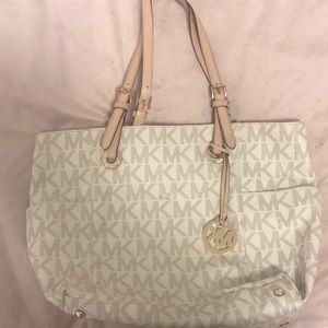 Micheal Kors Purse- Med size